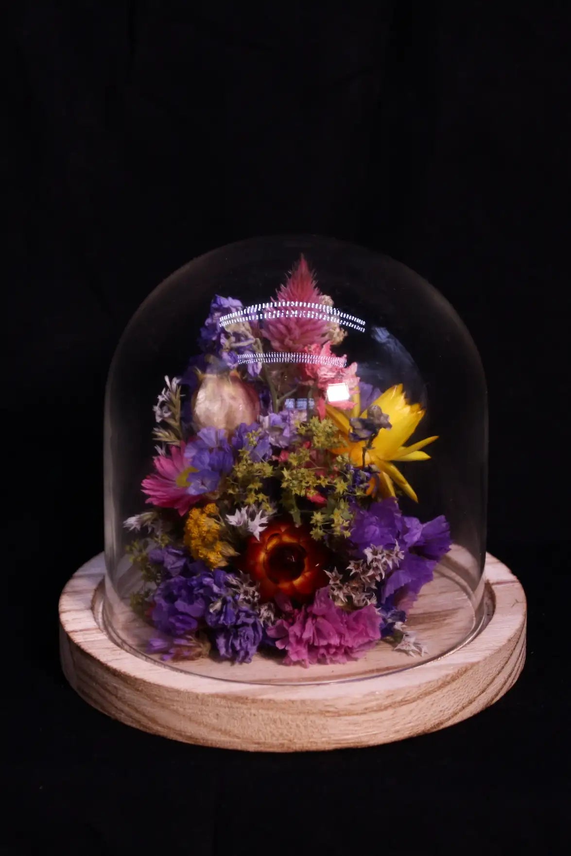 Globe décoratif floral réalisé par notre artisan fleuriste Fleurs de la Clarté.