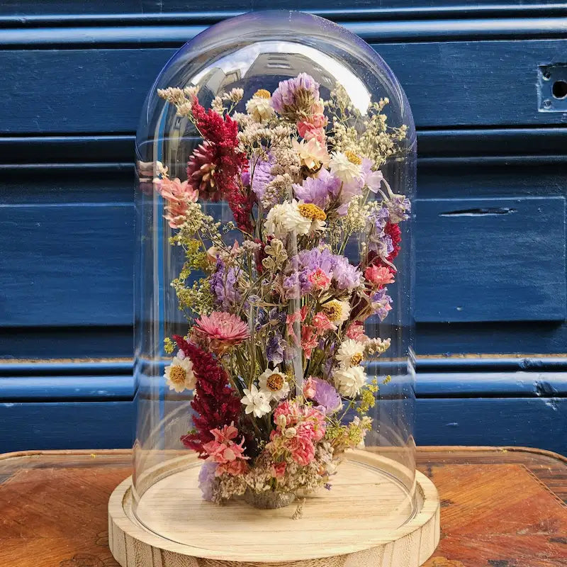 Cloche de fleurs séchées réalisée lors d'un atelier cloche de fleurs séchées créatif d'art floral à la boutique à Caen Fleurs de la Clarté 