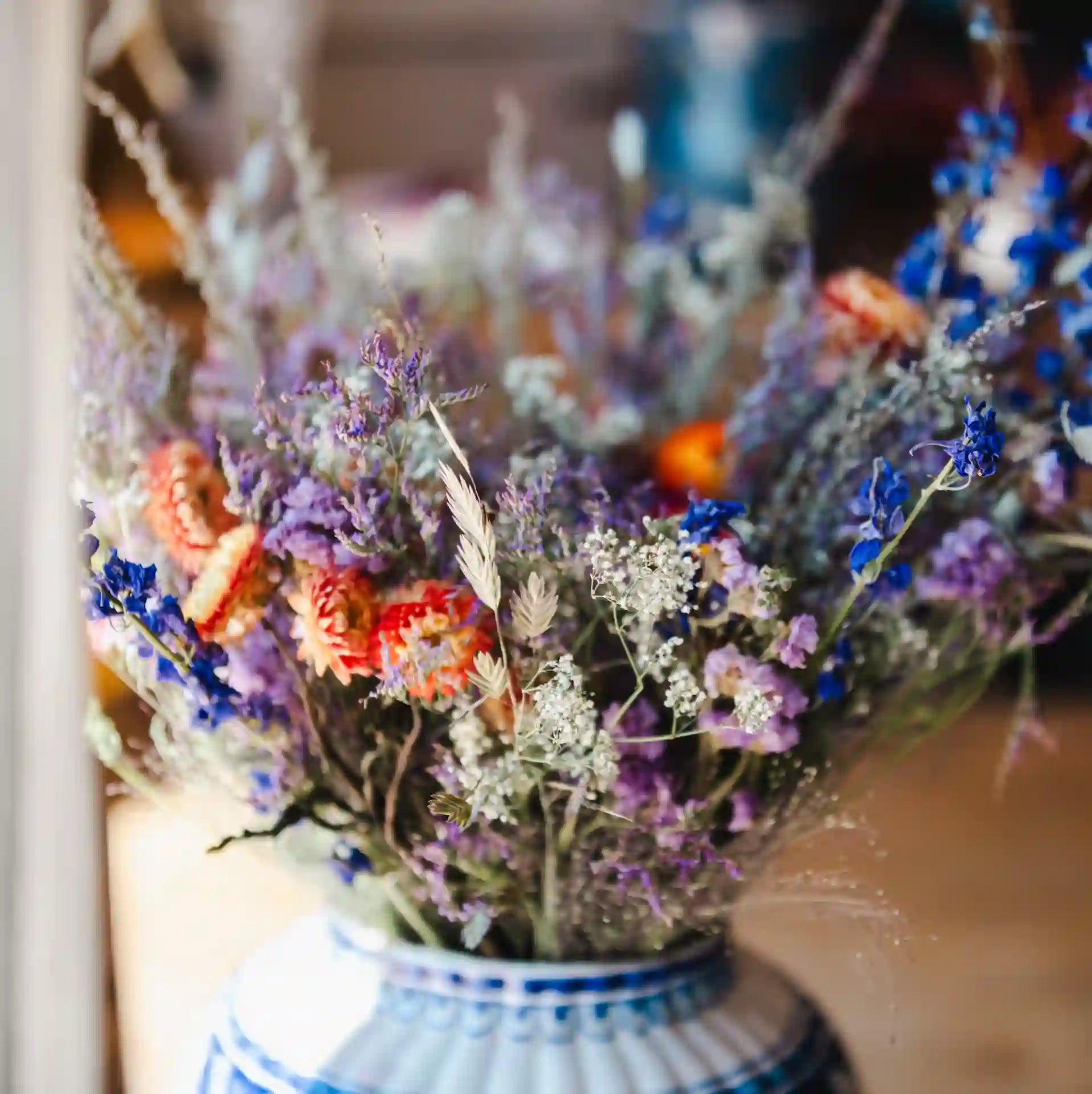 Qualité artisanale des fleurs séchées cultivées en circuit court pour le bouquet Deauville