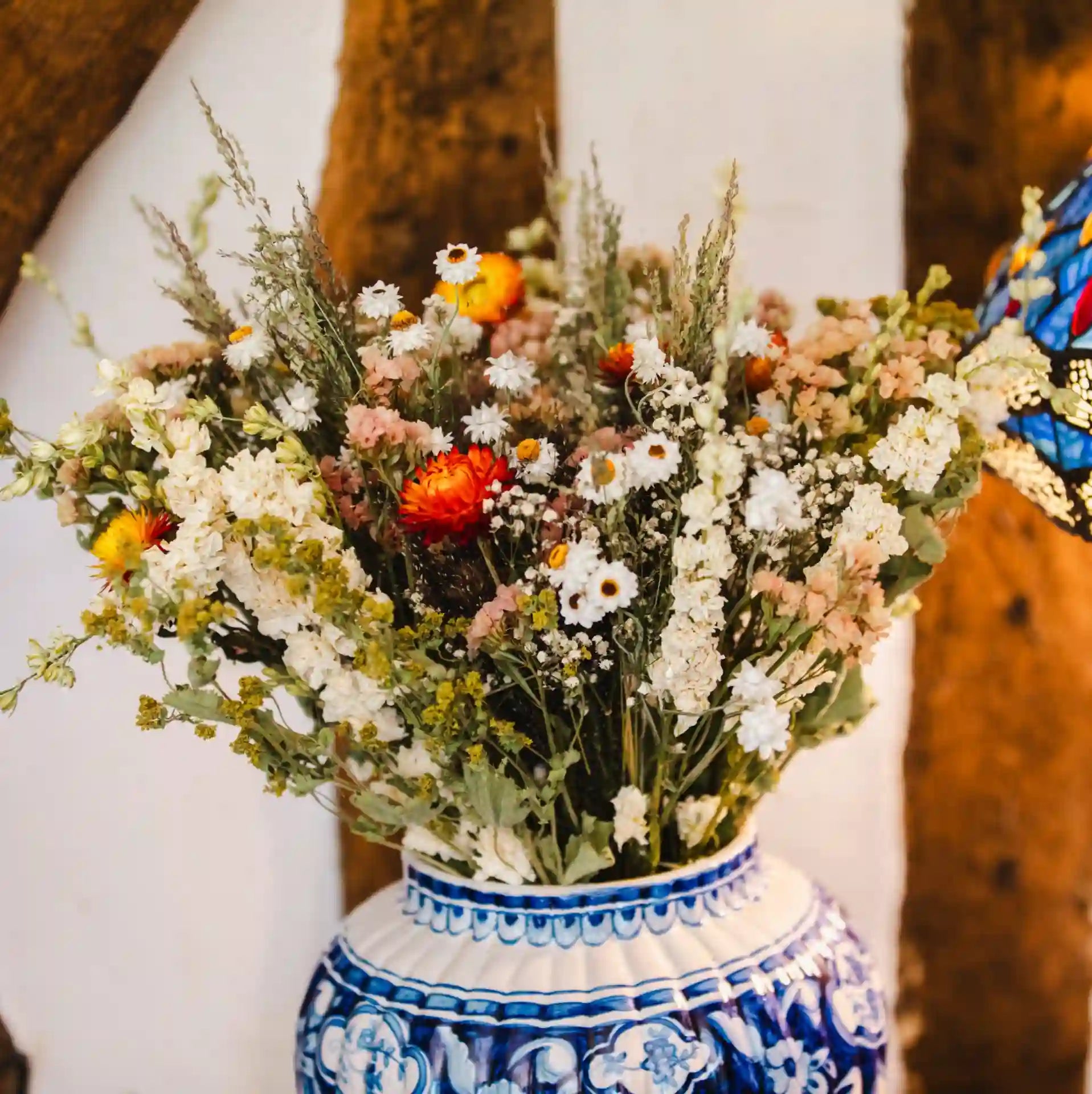 Fleurs séchées françaises et artisanales, détails des tiges naturelles du bouquet Bayeux