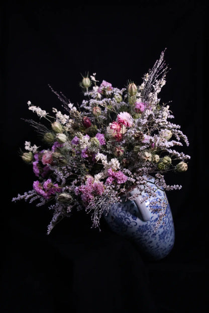 Idée décoration douce pour chambre de bébé avec bouquet fleurs séchées Manon