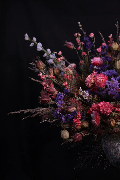 Détail pied d'alouette bleu naturel et nigelle du bouquet de fleur seche Artémis