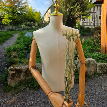 Tiges solides et droites de Phalaris séché, garantissant une grande facilité de manipulation lors de l'assemblage.